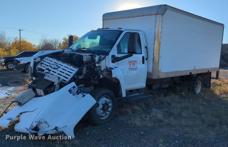 image for item DW5060 2004 Chevrolet C4500 box truck