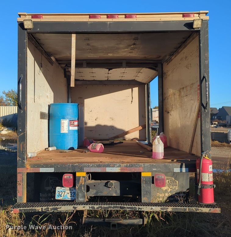 image for item DW5060 2004 Chevrolet C4500 box truck