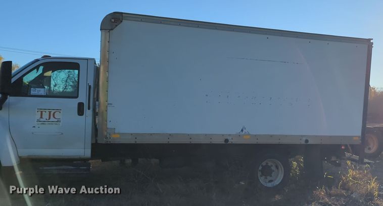 image for item DW5060 2004 Chevrolet C4500 box truck