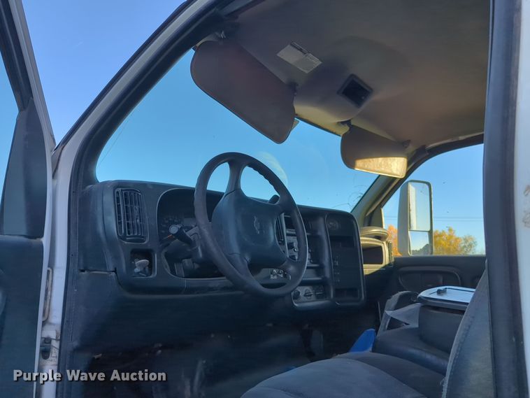 image for item DW5060 2004 Chevrolet C4500 box truck