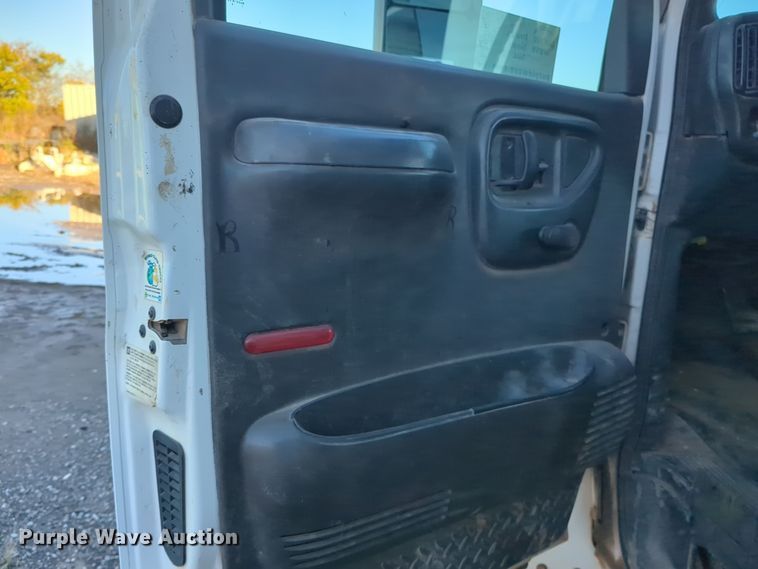 image for item DW5060 2004 Chevrolet C4500 box truck