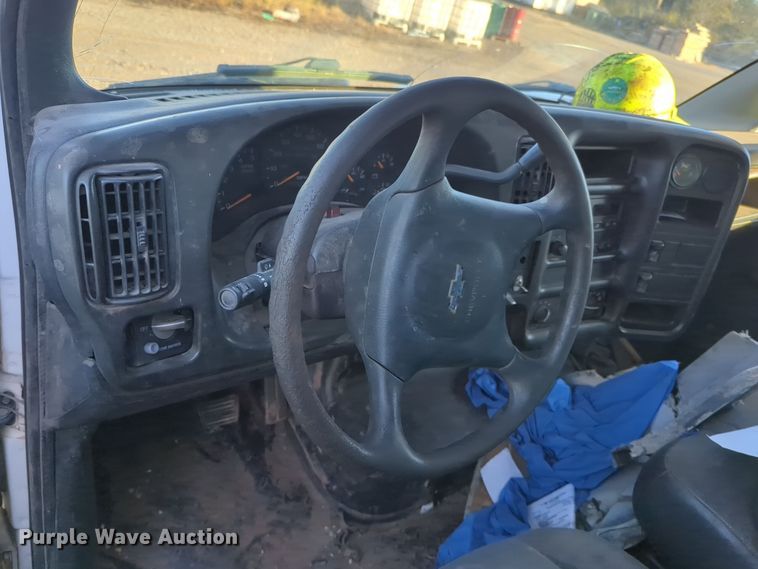 image for item DW5060 2004 Chevrolet C4500 box truck