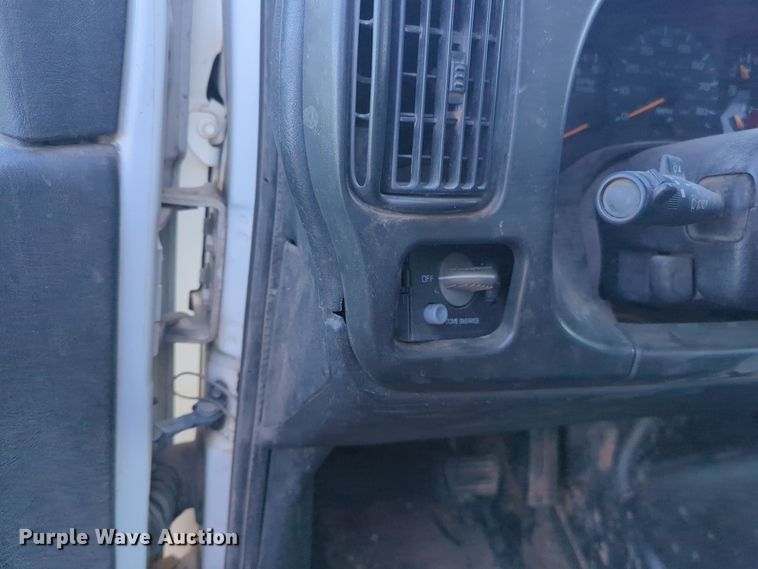 image for item DW5060 2004 Chevrolet C4500 box truck