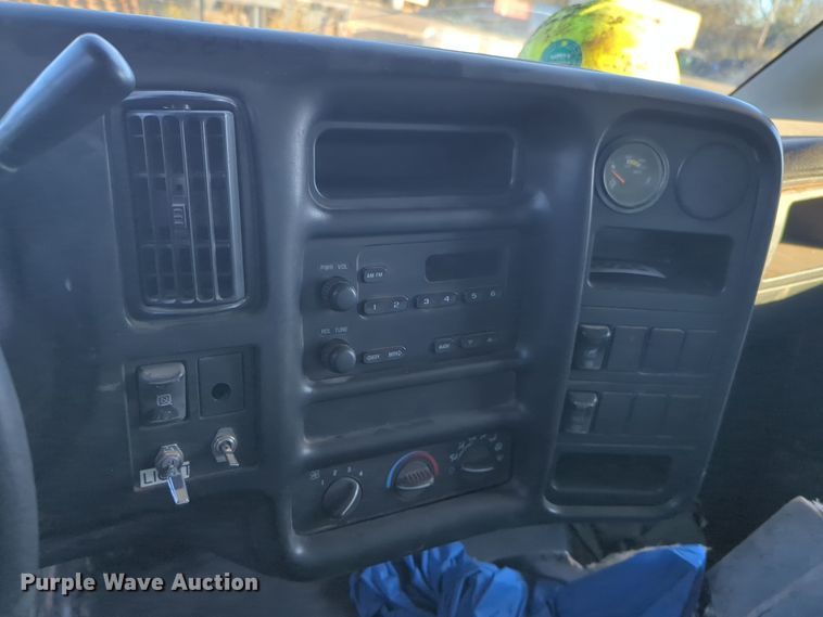 image for item DW5060 2004 Chevrolet C4500 box truck