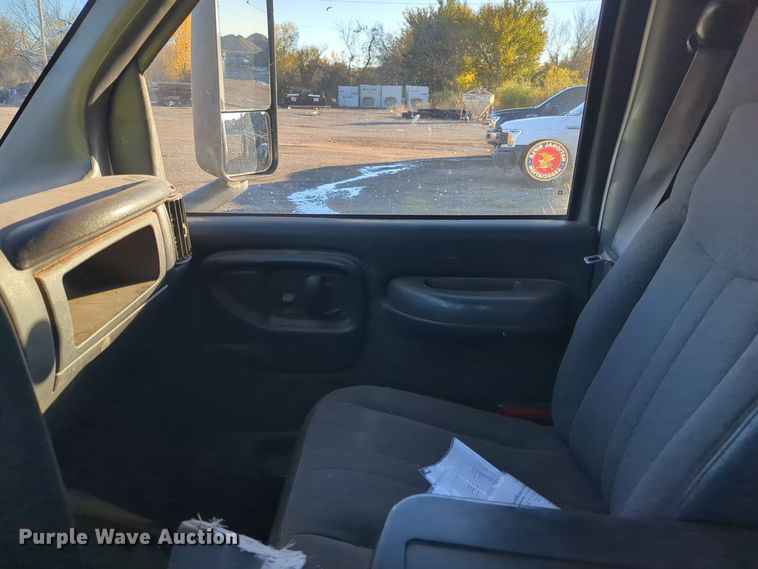 image for item DW5060 2004 Chevrolet C4500 box truck