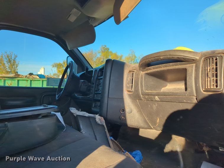 image for item DW5060 2004 Chevrolet C4500 box truck