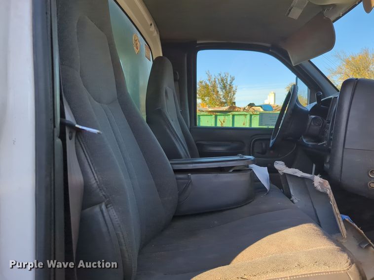 image for item DW5060 2004 Chevrolet C4500 box truck