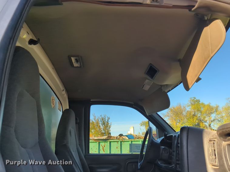 image for item DW5060 2004 Chevrolet C4500 box truck