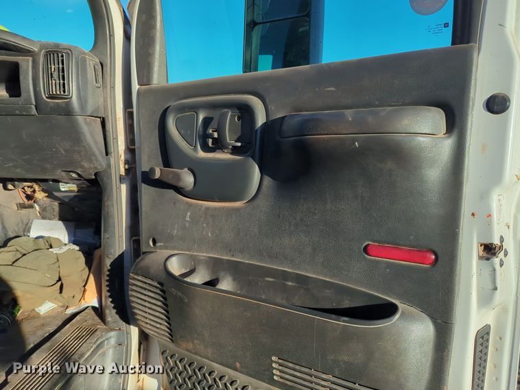 image for item DW5060 2004 Chevrolet C4500 box truck