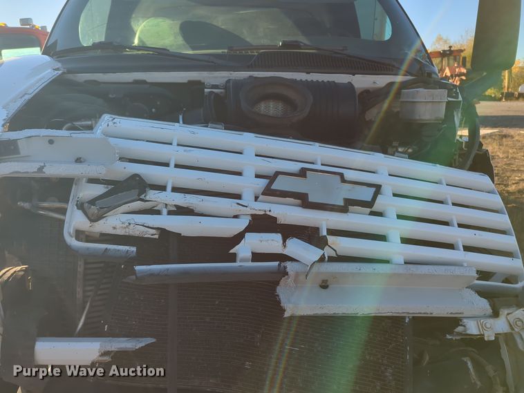 image for item DW5060 2004 Chevrolet C4500 box truck