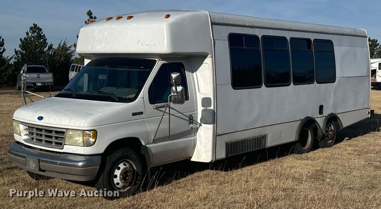 image for item DX3832 1995 Ford Econoline E350 shuttle bus