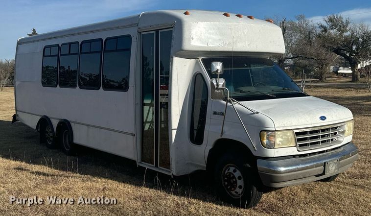 image for item DX3832 1995 Ford Econoline E350 shuttle bus