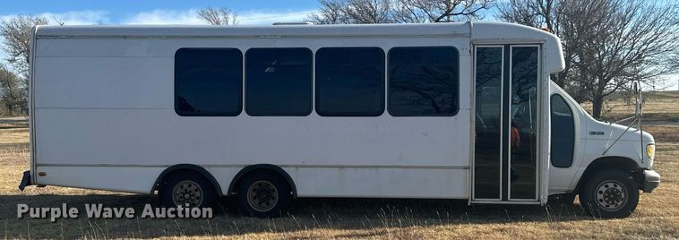 image for item DX3832 1995 Ford Econoline E350 shuttle bus
