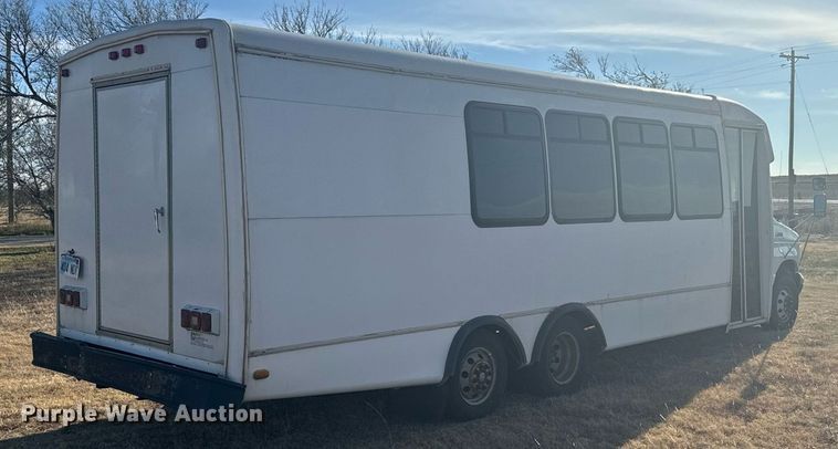 image for item DX3832 1995 Ford Econoline E350 shuttle bus