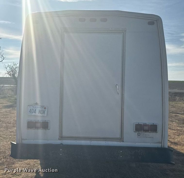 image for item DX3832 1995 Ford Econoline E350 shuttle bus