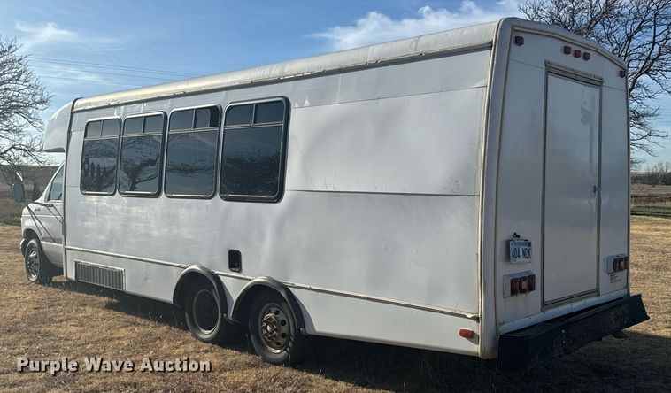 image for item DX3832 1995 Ford Econoline E350 shuttle bus