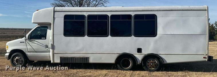 image for item DX3832 1995 Ford Econoline E350 shuttle bus