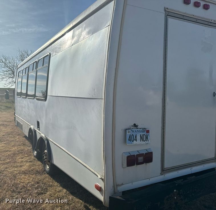 image for item DX3832 1995 Ford Econoline E350 shuttle bus