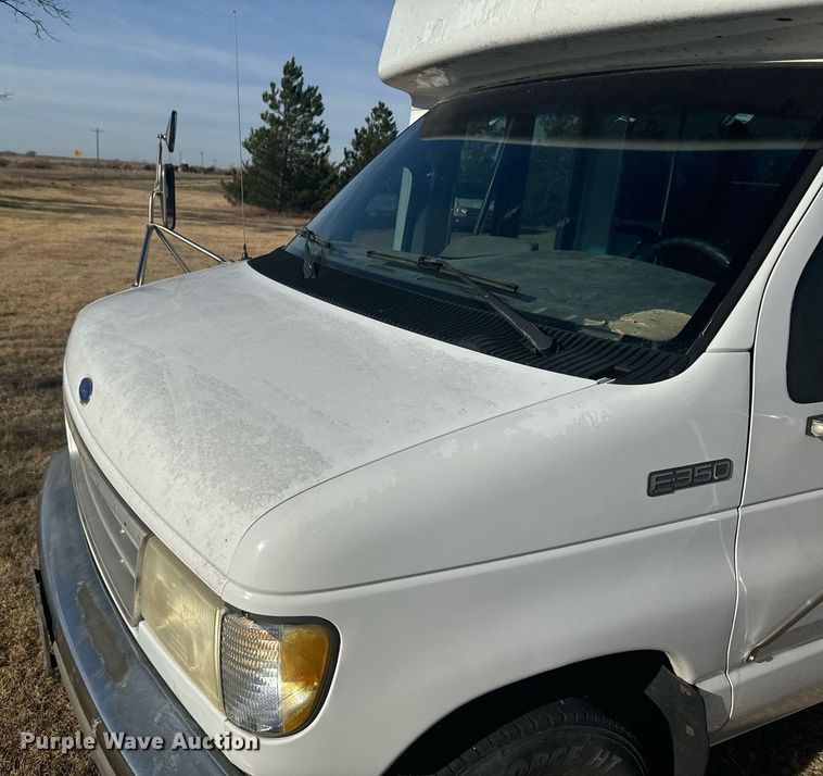 image for item DX3832 1995 Ford Econoline E350 shuttle bus