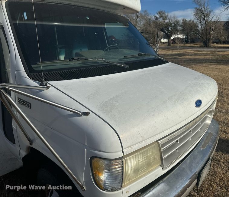 image for item DX3832 1995 Ford Econoline E350 shuttle bus