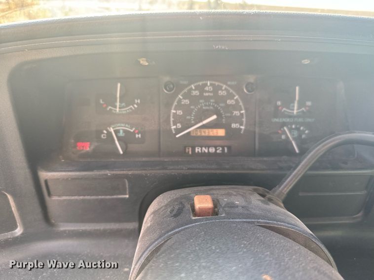 image for item DX3832 1995 Ford Econoline E350 shuttle bus