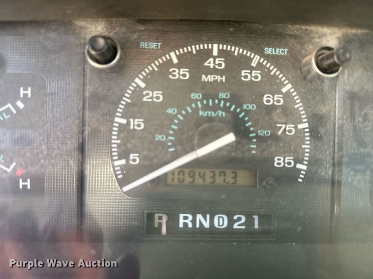 image for item DX3832 1995 Ford Econoline E350 shuttle bus