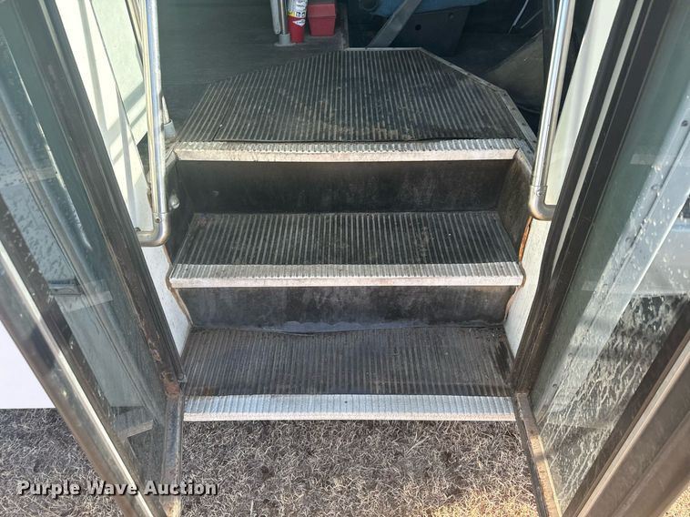 image for item DX3832 1995 Ford Econoline E350 shuttle bus