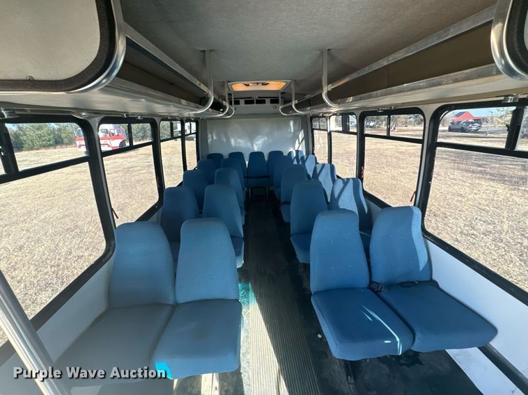 image for item DX3832 1995 Ford Econoline E350 shuttle bus