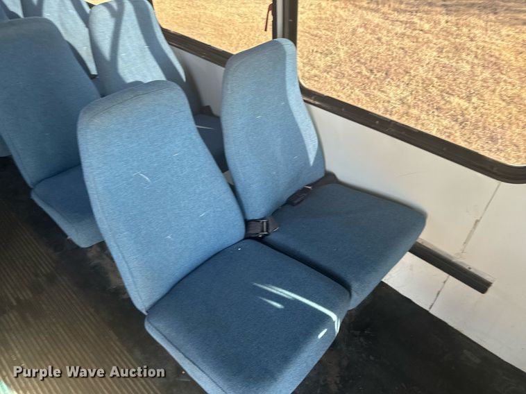 image for item DX3832 1995 Ford Econoline E350 shuttle bus