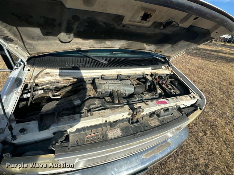 image for item DX3832 1995 Ford Econoline E350 shuttle bus