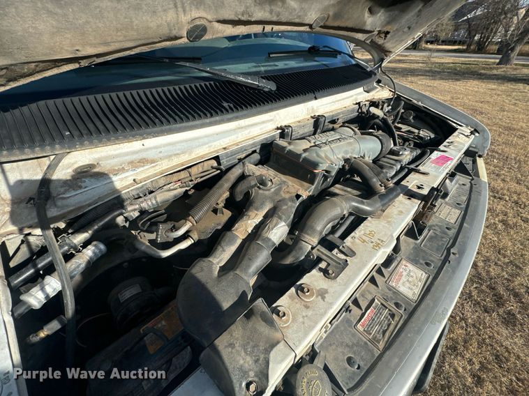 image for item DX3832 1995 Ford Econoline E350 shuttle bus