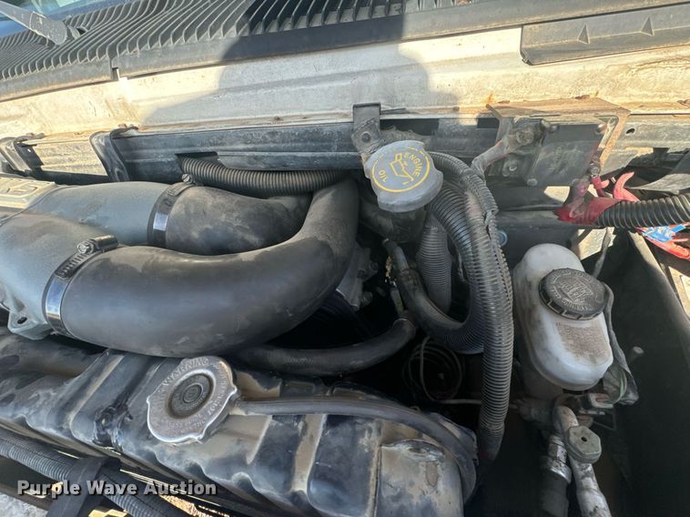 image for item DX3832 1995 Ford Econoline E350 shuttle bus