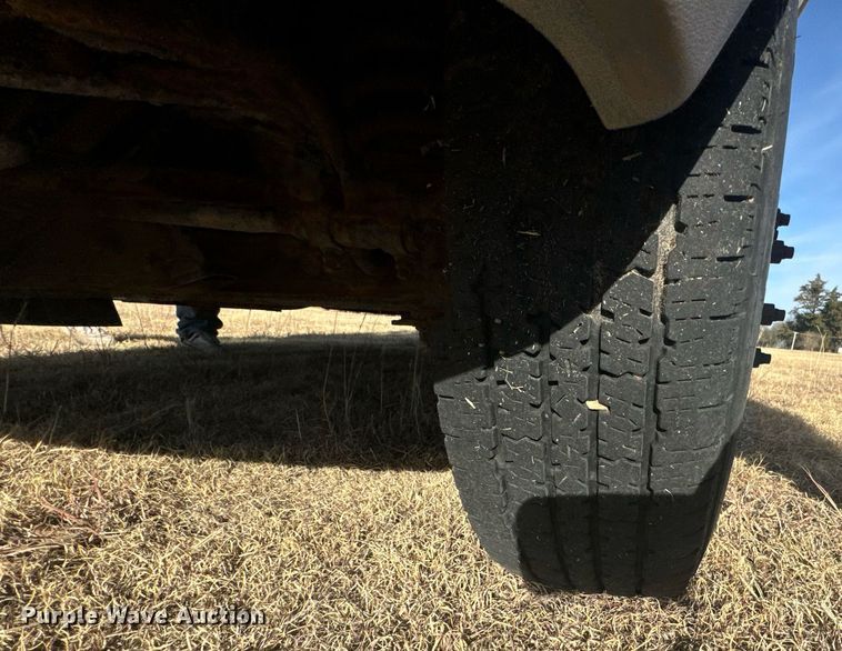 image for item DX3832 1995 Ford Econoline E350 shuttle bus