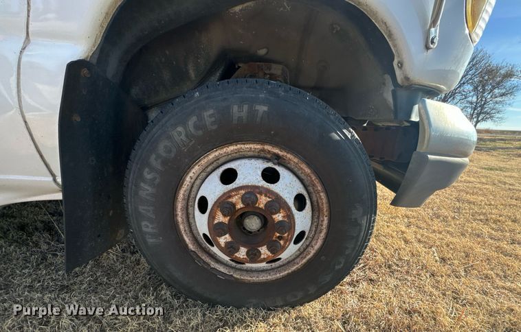 image for item DX3832 1995 Ford Econoline E350 shuttle bus