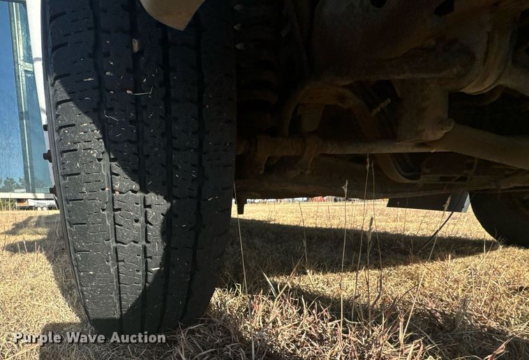 image for item DX3832 1995 Ford Econoline E350 shuttle bus