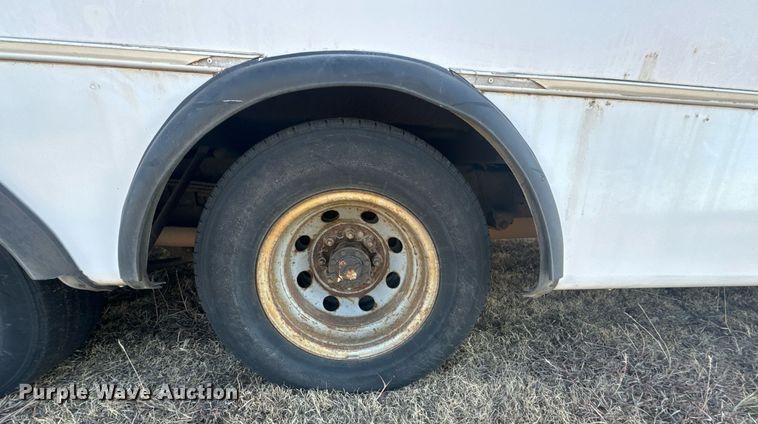 image for item DX3832 1995 Ford Econoline E350 shuttle bus