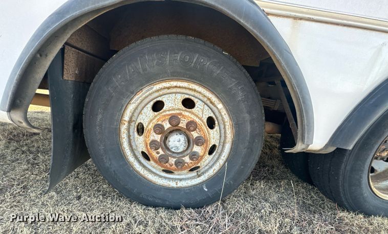 image for item DX3832 1995 Ford Econoline E350 shuttle bus