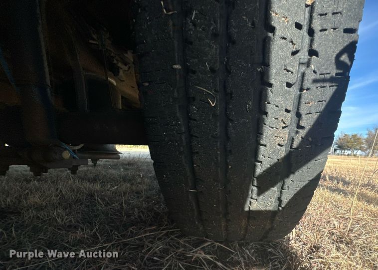 image for item DX3832 1995 Ford Econoline E350 shuttle bus