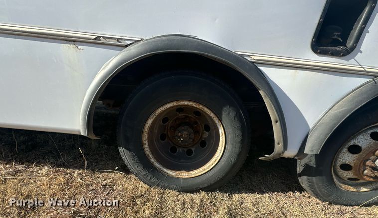 image for item DX3832 1995 Ford Econoline E350 shuttle bus