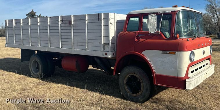 image for item DX3833 1970 Ford C700 grain truck