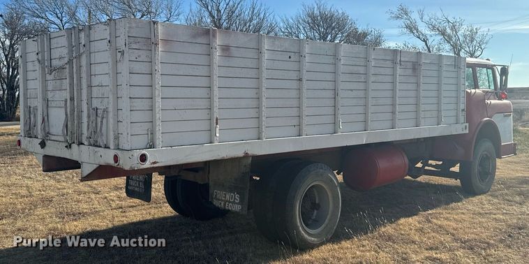 image for item DX3833 1970 Ford C700 grain truck