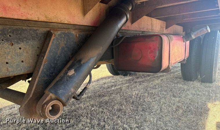 image for item DX3833 1970 Ford C700 grain truck