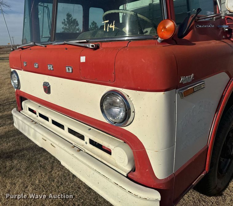 image for item DX3833 1970 Ford C700 grain truck