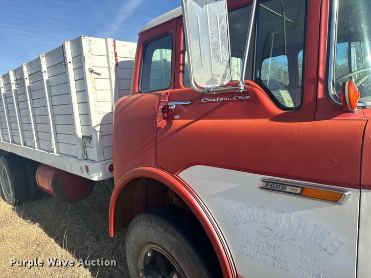image for item DX3833 1970 Ford C700 grain truck