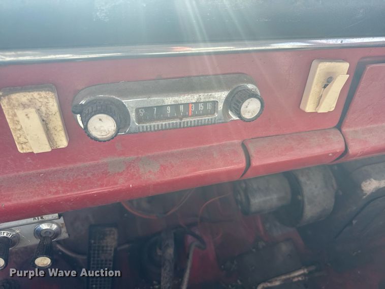 image for item DX3833 1970 Ford C700 grain truck