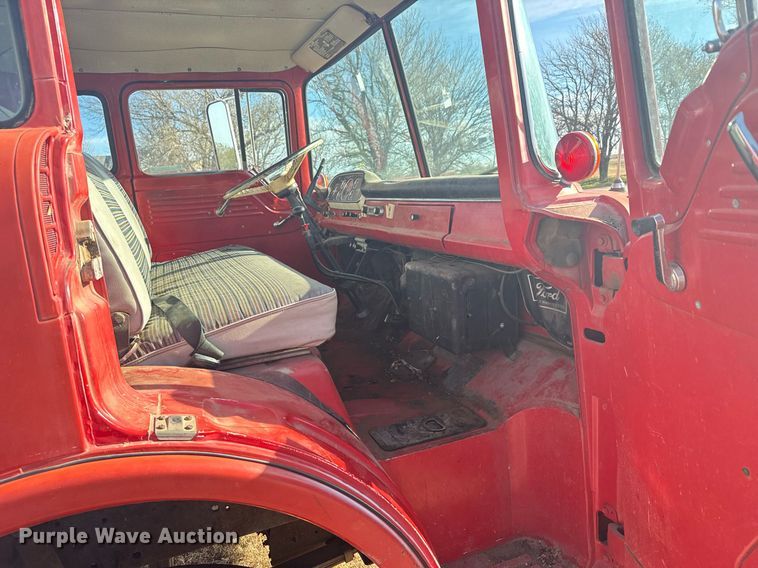 image for item DX3833 1970 Ford C700 grain truck