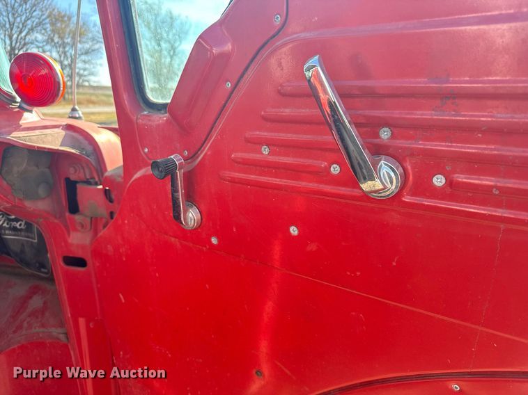 image for item DX3833 1970 Ford C700 grain truck