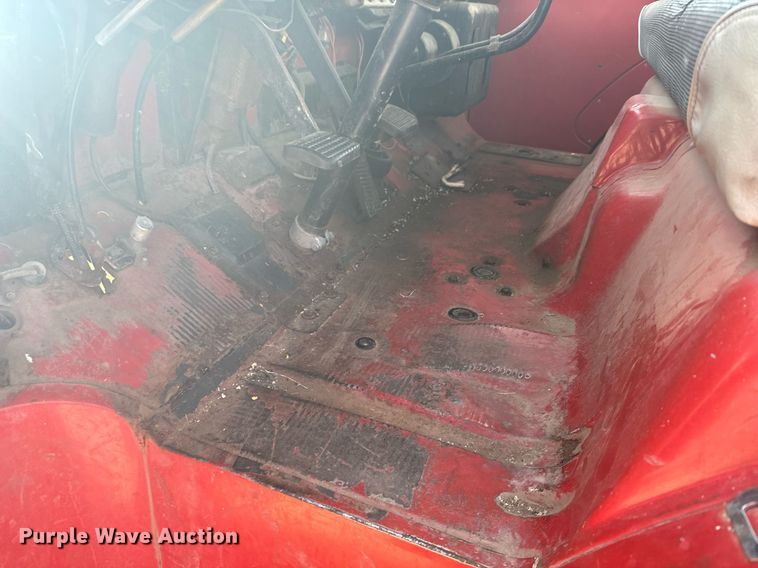 image for item DX3833 1970 Ford C700 grain truck