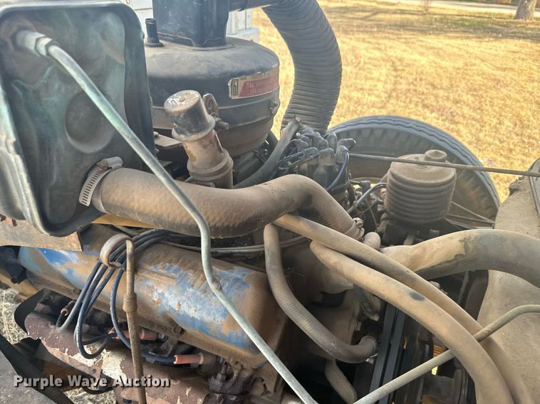 image for item DX3833 1970 Ford C700 grain truck