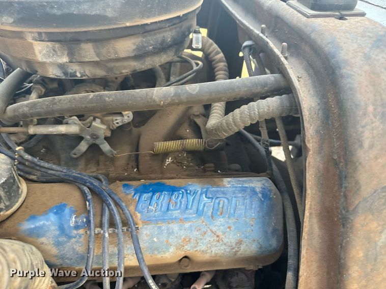 image for item DX3833 1970 Ford C700 grain truck